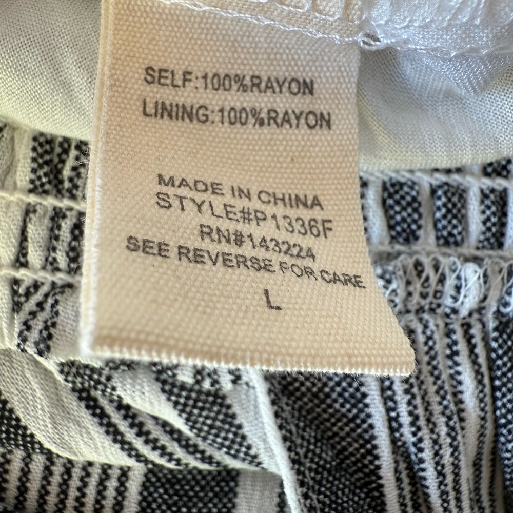 ILLA ILLA 100% Rayon Boho Chic Monochrome Striped Flowy Jumpsuit - Picture 7 of 8